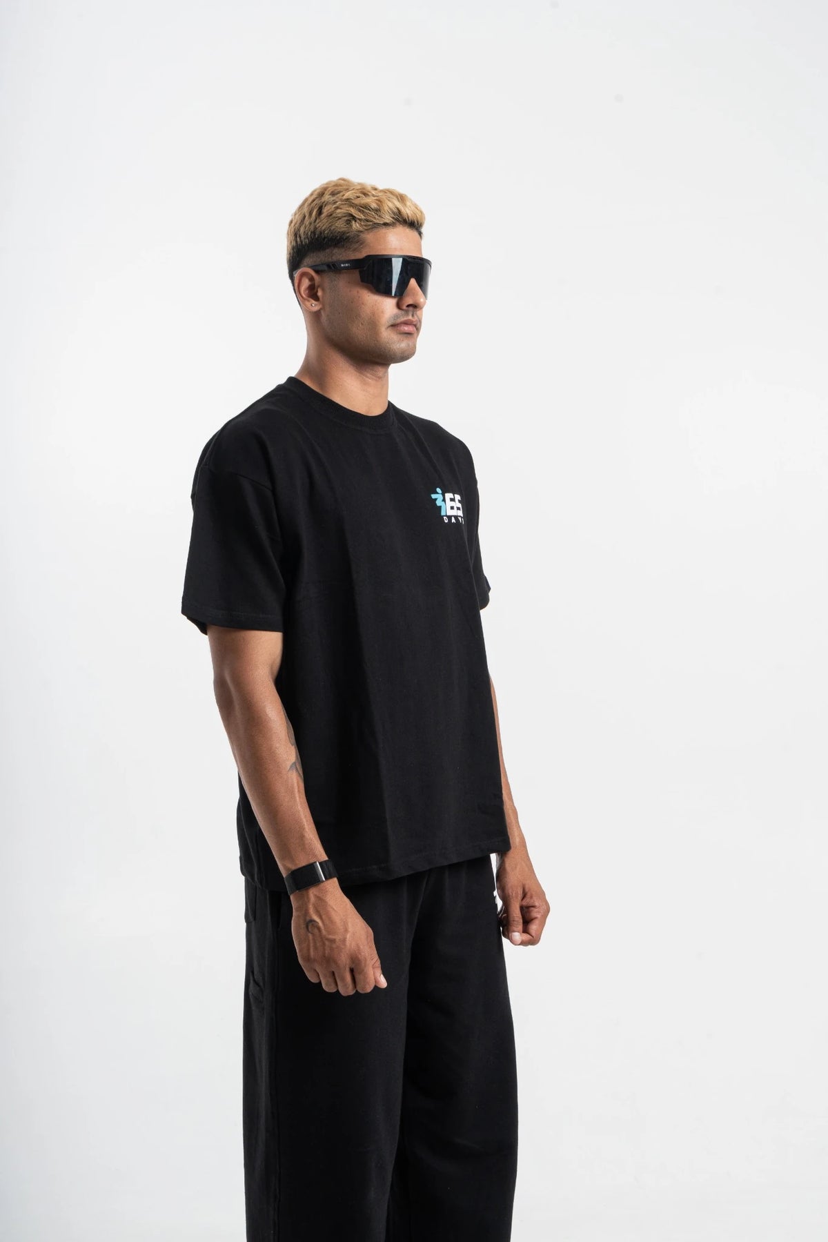 UN | OVERSIZED COTTON T-SHIRT | BLACK