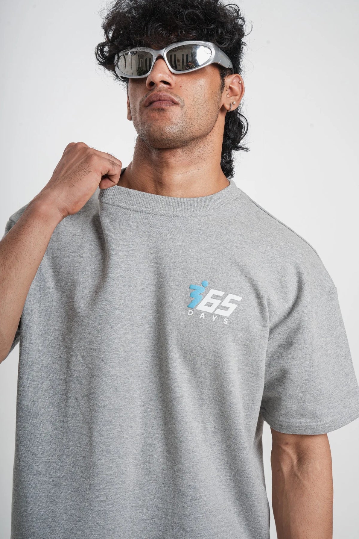 NO DAYS OFF | OVERSIZED COTTON T-SHIRT | GREY